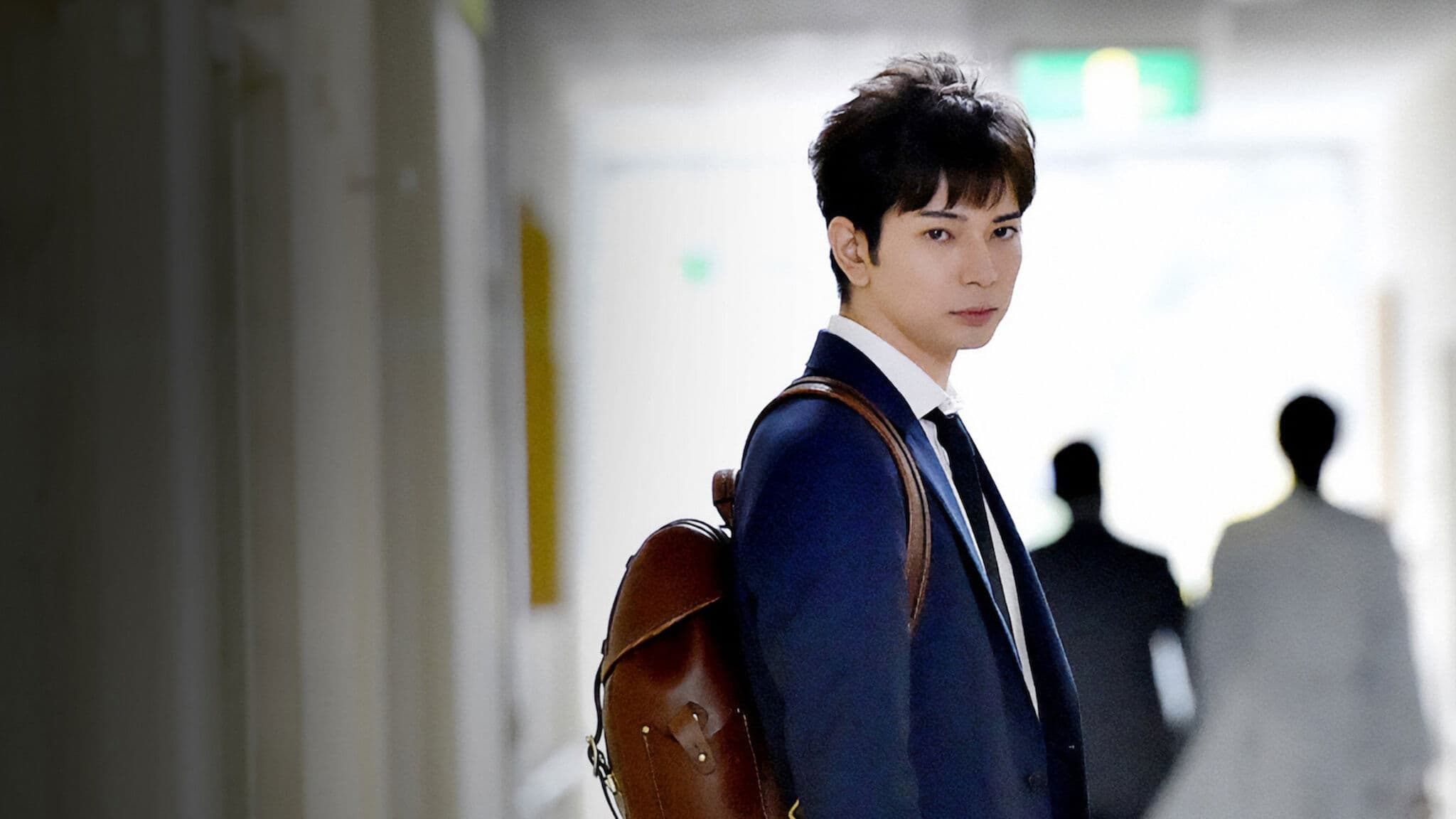 An unconventional man who obsesses over 0.1% appears!! He takes on an seemingly impossible case.